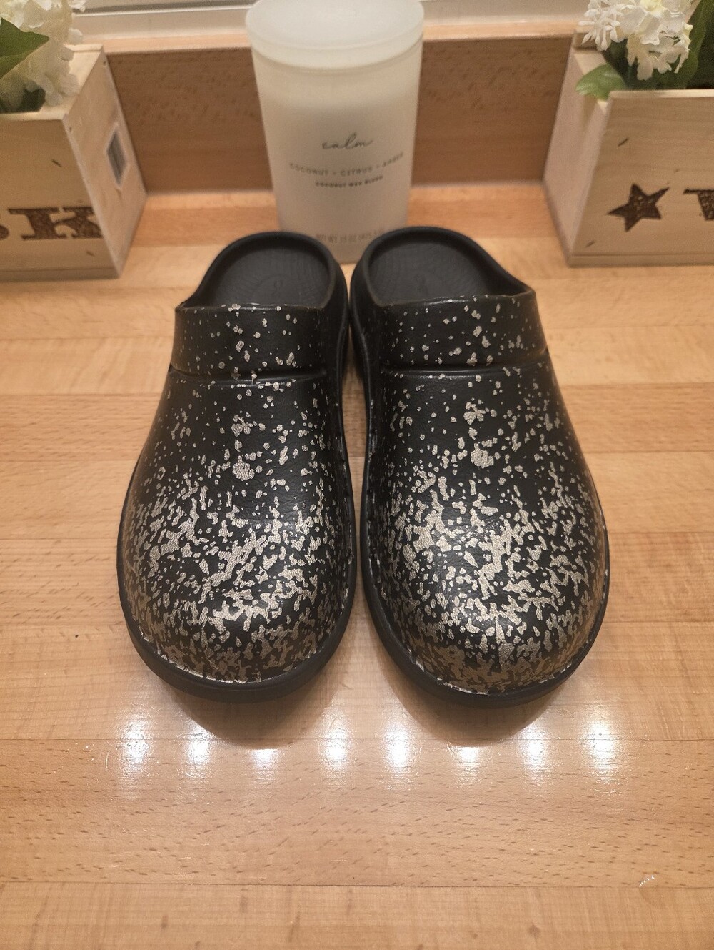 OOFOS OOcloog Recovery Clogs Limited Edition Black Champagne Splatter Women's 8 - Picture 2 of 7